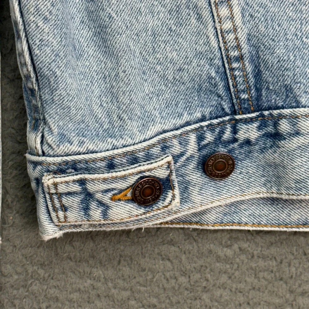 Levi's Trucker Jacket YTH L Light Blue Denim Vintage 90s Made in USA Distressed